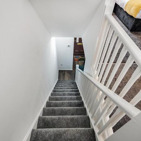 Lovely House In Dagenham / Barking With Free Parking, Wifi & Garden מראה חיצוני תמונה