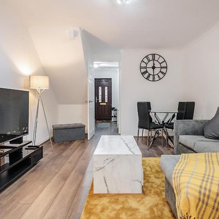 Lovely House In Dagenham / Barking With Free Parking, Wifi & Garden מראה חיצוני תמונה