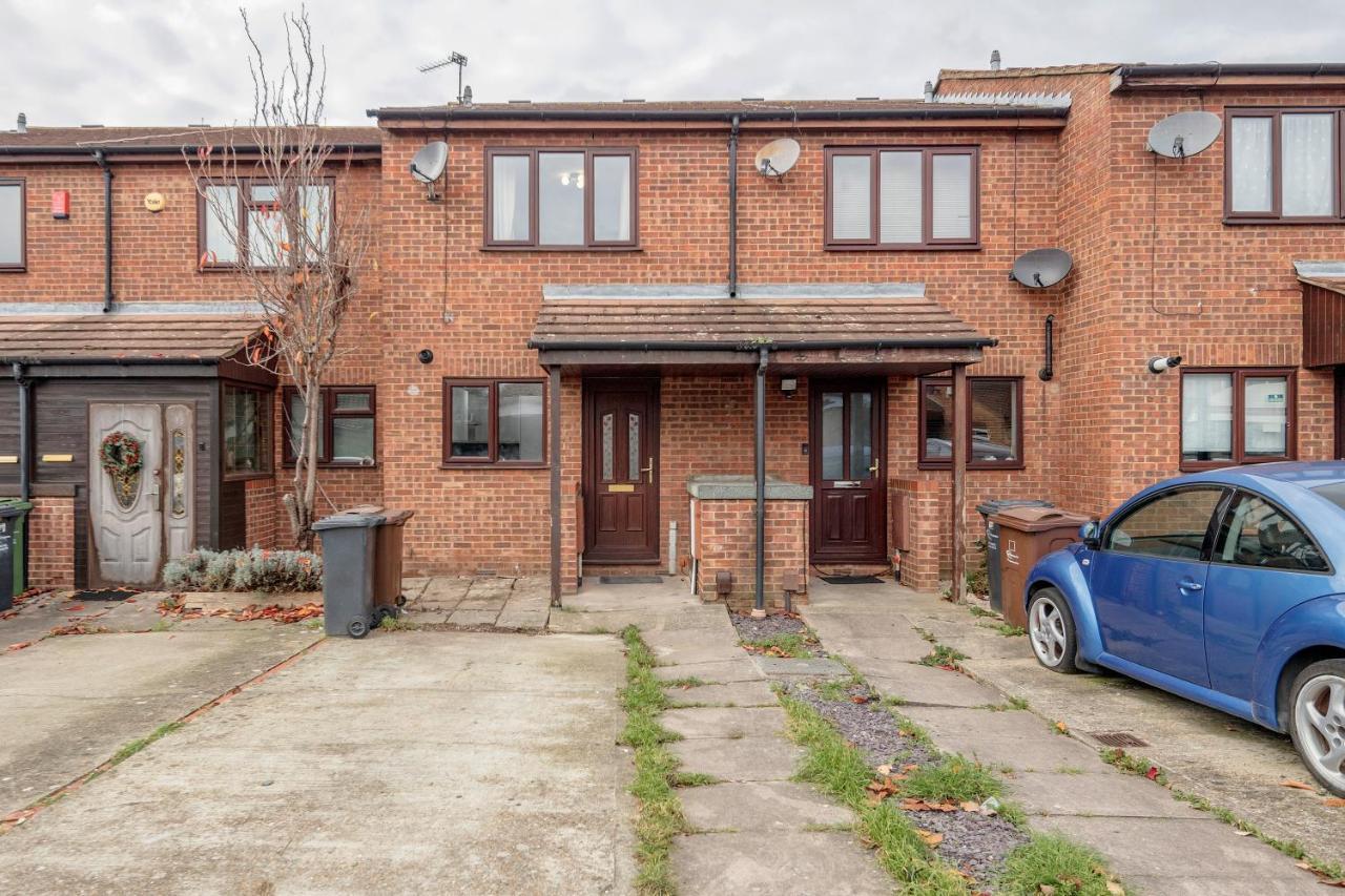 Lovely House In Dagenham / Barking With Free Parking, Wifi & Garden מראה חיצוני תמונה