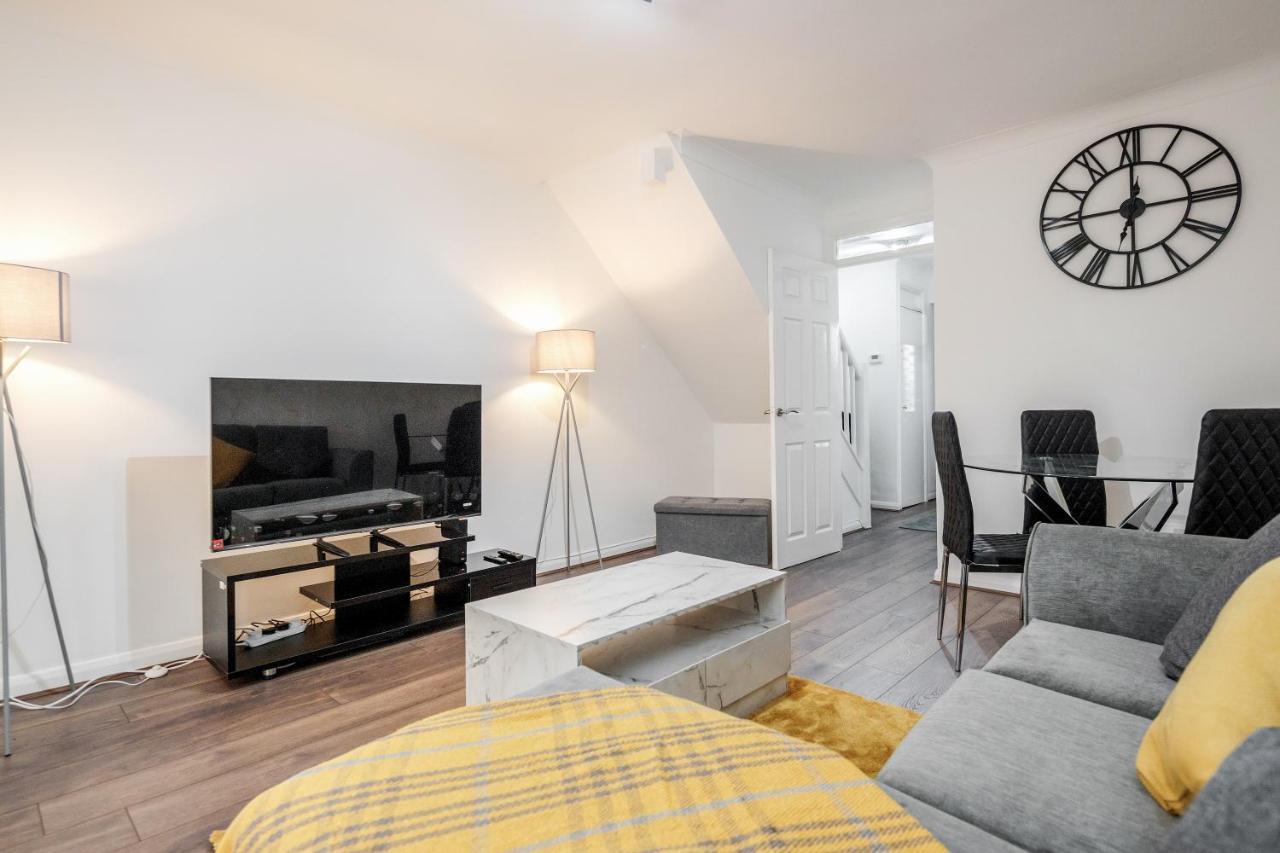 Lovely House In Dagenham / Barking With Free Parking, Wifi & Garden מראה חיצוני תמונה