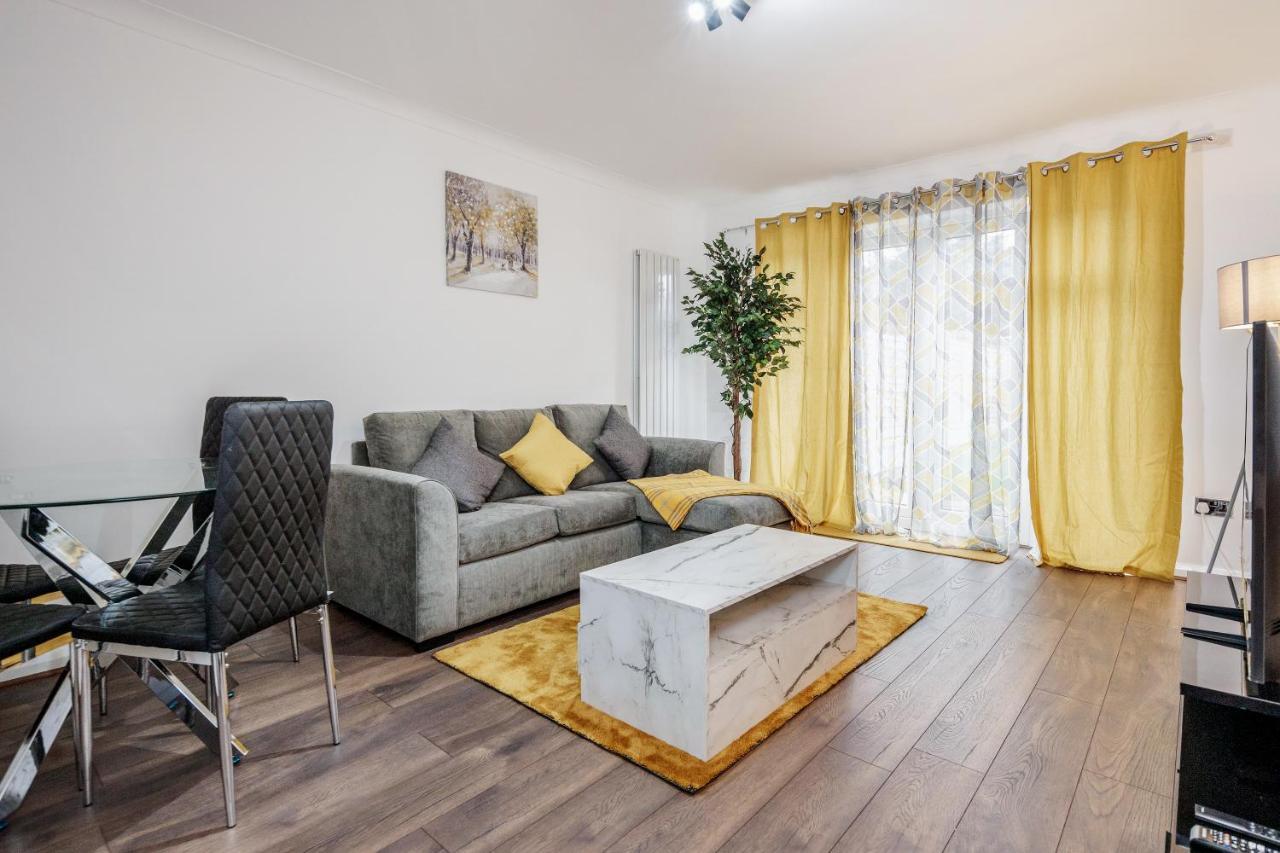 Lovely House In Dagenham / Barking With Free Parking, Wifi & Garden מראה חיצוני תמונה