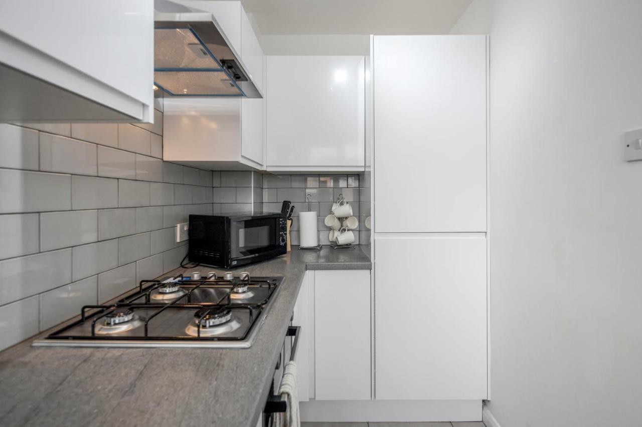 Lovely House In Dagenham / Barking With Free Parking, Wifi & Garden מראה חיצוני תמונה