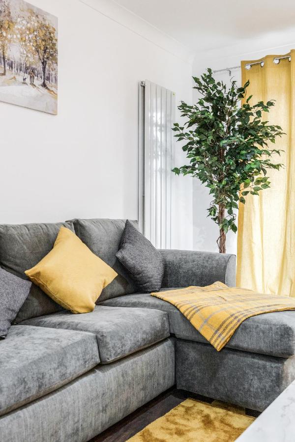 Lovely House In Dagenham / Barking With Free Parking, Wifi & Garden מראה חיצוני תמונה