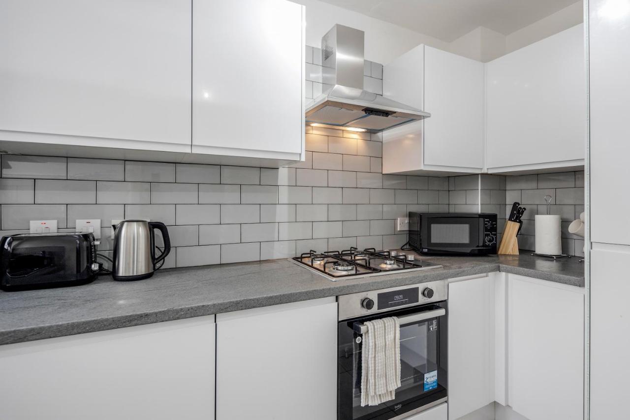Lovely House In Dagenham / Barking With Free Parking, Wifi & Garden מראה חיצוני תמונה