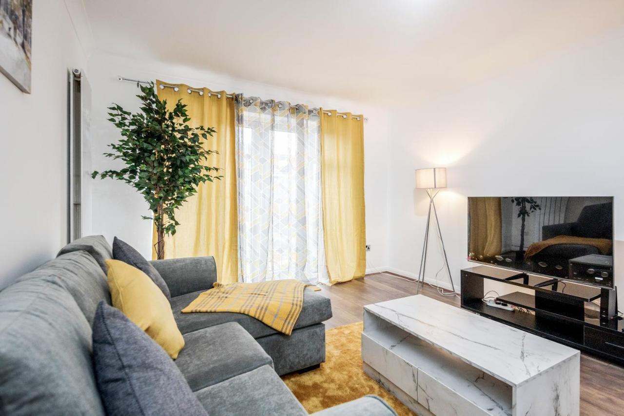 Lovely House In Dagenham / Barking With Free Parking, Wifi & Garden מראה חיצוני תמונה
