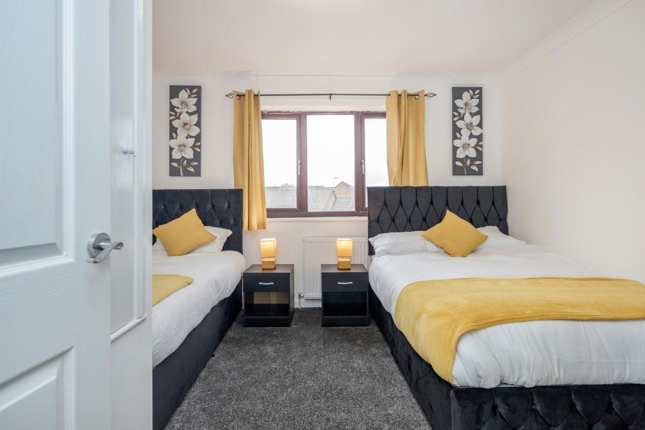 Lovely House In Dagenham / Barking With Free Parking, Wifi & Garden מראה חיצוני תמונה