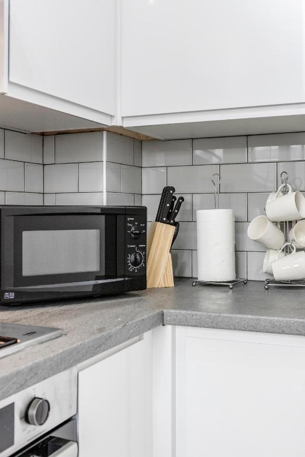Lovely House In Dagenham / Barking With Free Parking, Wifi & Garden מראה חיצוני תמונה