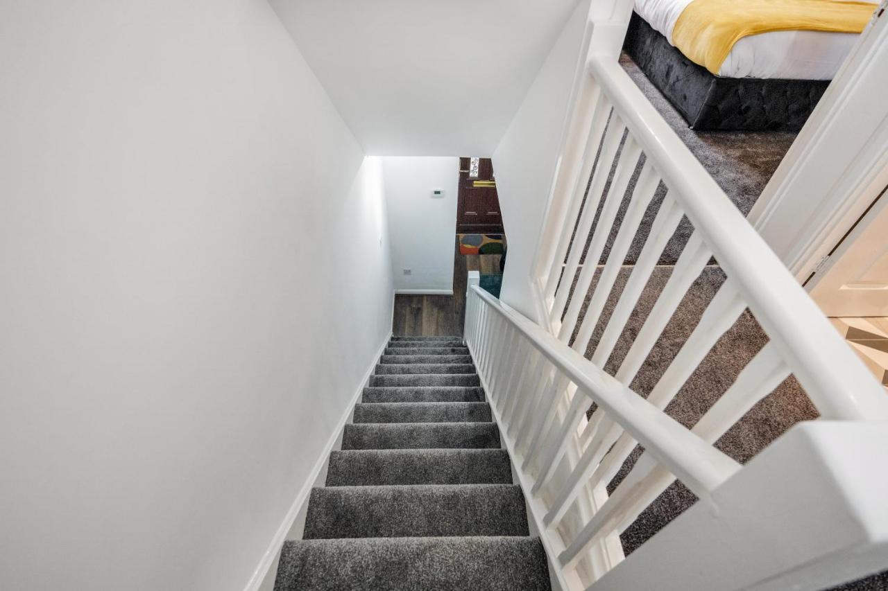 Lovely House In Dagenham / Barking With Free Parking, Wifi & Garden מראה חיצוני תמונה