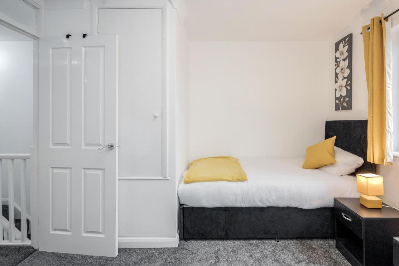 Lovely House In Dagenham / Barking With Free Parking, Wifi & Garden מראה חיצוני תמונה